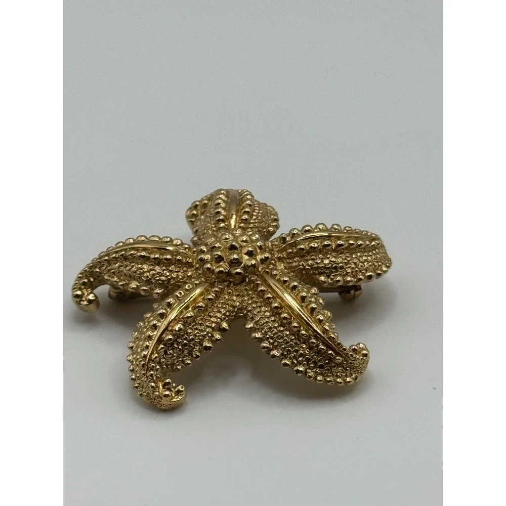 Vintage Monet Brooch Gold Tone Starfish Sea Life Beach Theme Pin